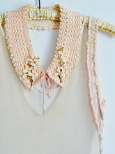 Load image into Gallery viewer, Vintage 1930s millinery collar necklace
