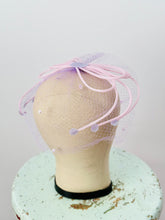 Load image into Gallery viewer, Vintags 1930s Fascinator with Veil
