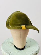 Load image into Gallery viewer, Vintage 1940s olive green hat
