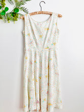 Load image into Gallery viewer, Vintage 1940s pastel colored hats novelty print cotton dress
