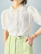 Load image into Gallery viewer, Vintage 1930s puff sleeve lace cotton top
