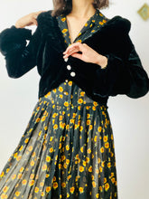 Load image into Gallery viewer, Vintage 1920s Art Deco black velvet coat with balloon sleeves
