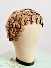 Load image into Gallery viewer, Vintage 1940s brown velvet fascinator
