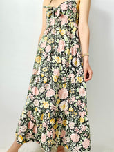Load image into Gallery viewer, Vintage 1970s front knot floral dress
