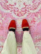 Load image into Gallery viewer, Vintage colorblock suede heels
