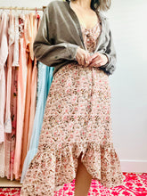Load image into Gallery viewer, Pink floral ruffled dress

