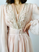 Load image into Gallery viewer, Vintage 1930s pastel pink dressing gown
