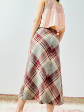 Load image into Gallery viewer, Vintage 1970s A line plaid skirt
