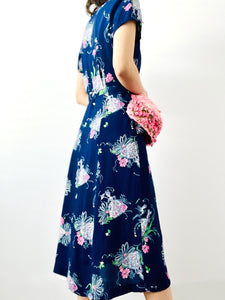 Vintage 1940s Novelty Print Dress Ladies w Parasols