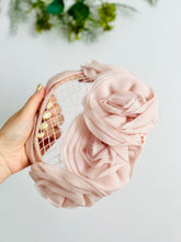Load image into Gallery viewer, Vintage 1940s pink fascinator
