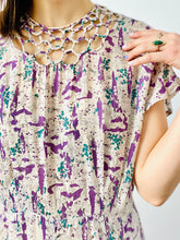 Load image into Gallery viewer, Vintage 1940s novelty print dress woven neckline secret garden
