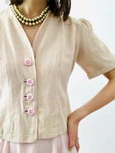 Load image into Gallery viewer, Vintage 1940s champagne pink rayon top w celluloid buttons
