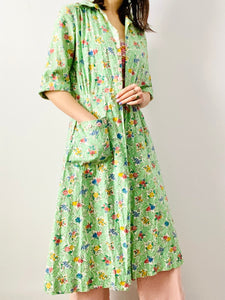 Vintage 1940s green floral duster dress coat with pink buttons