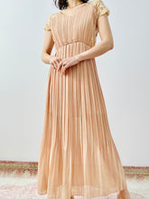 Load image into Gallery viewer, Vintage dusty pink pleated dress
