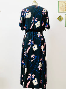 Vintage 1940s ribbon and floral novelty print dress