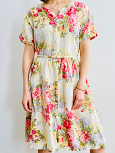 Vintage floral cotton dress with belt on model 