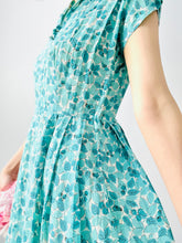 Load image into Gallery viewer, Vintage 1940s leaf print day dress
