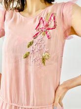 Load image into Gallery viewer, Vintage 1920s lilac color silk dress with ribbonwork
