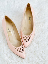 Load image into Gallery viewer, Vintage pastel pink Italian leather heels

