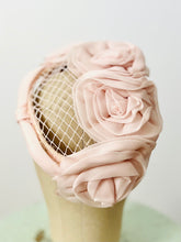 Load image into Gallery viewer, Vintage 1940s pink fascinator
