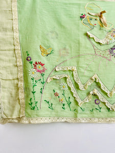 Vintage 1930s green embroidered scarf/shawl
