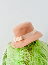 Load image into Gallery viewer, Vintage pink wool felt hat
