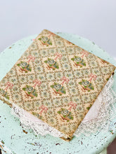 Load image into Gallery viewer, Vintage French floral trinket box
