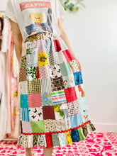 Load image into Gallery viewer, Vintage patchwork print skirt
