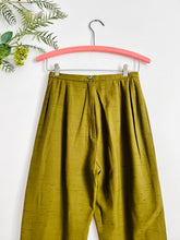 Load image into Gallery viewer, Vintage olive green textured trousers
