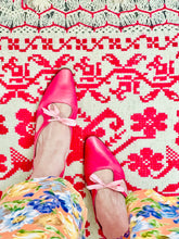 Load image into Gallery viewer, Vintage pink heels w ribbon bow
