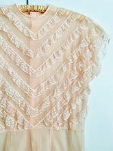 Load image into Gallery viewer, Vintage 1940s pastel pink ruffled top
