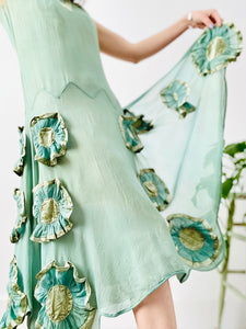 Vintage 1920s green silk dress with ruched velvet flowers