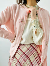 Load image into Gallery viewer, Vintage 1940s pink embroidered cardigan
