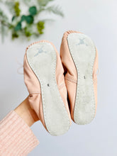Load image into Gallery viewer, Vintage pink leather ballet flats with studs
