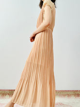 Load image into Gallery viewer, Vintage dusty pink pleated dress

