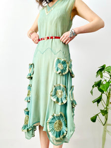 Vintage 1920s green silk dress with ruched velvet flowers