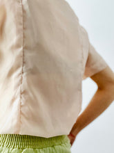 Load image into Gallery viewer, Vintage 1940s pink blouse with lace trim

