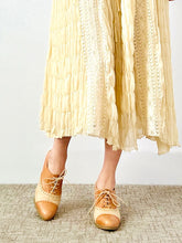 Load image into Gallery viewer, Vintage tan leather lace up oxford heels
