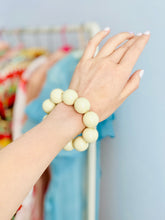 Load image into Gallery viewer, Vintage oversized milk color beaded bracelet
