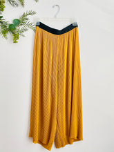 Load image into Gallery viewer, Mustard color mushroom pleated wide leg pants
