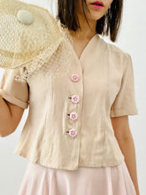 Load image into Gallery viewer, Vintage 1940s champagne pink rayon top w celluloid buttons
