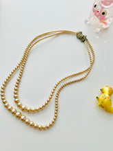 Load image into Gallery viewer, Vintage faux pearl choker
