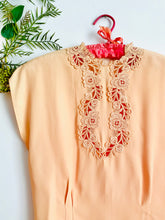 Load image into Gallery viewer, Vintage 1940s peach color rayon top with lace neckline
