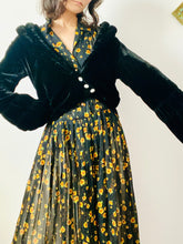 Load image into Gallery viewer, Vintage 1920s Art Deco black velvet coat with balloon sleeves
