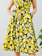 Load image into Gallery viewer, Vintage novelty print lemon floral dress w matching belt

