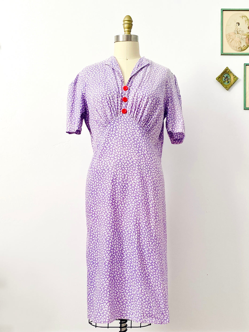 Vintage 1940s purple cotton novelty print