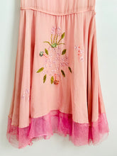 Load image into Gallery viewer, Vintage 1920s lilac color silk dress with ribbonwork
