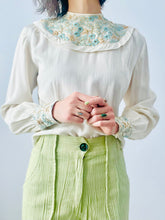 Load image into Gallery viewer, Vintage 1940s pearls embroidered rayon top

