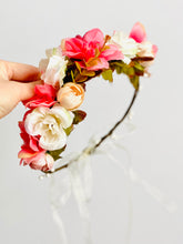 Load image into Gallery viewer, Vintage millinery hats
