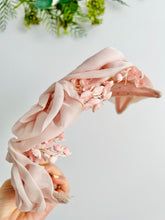 Load image into Gallery viewer, Vintage 1940s pink fascinator
